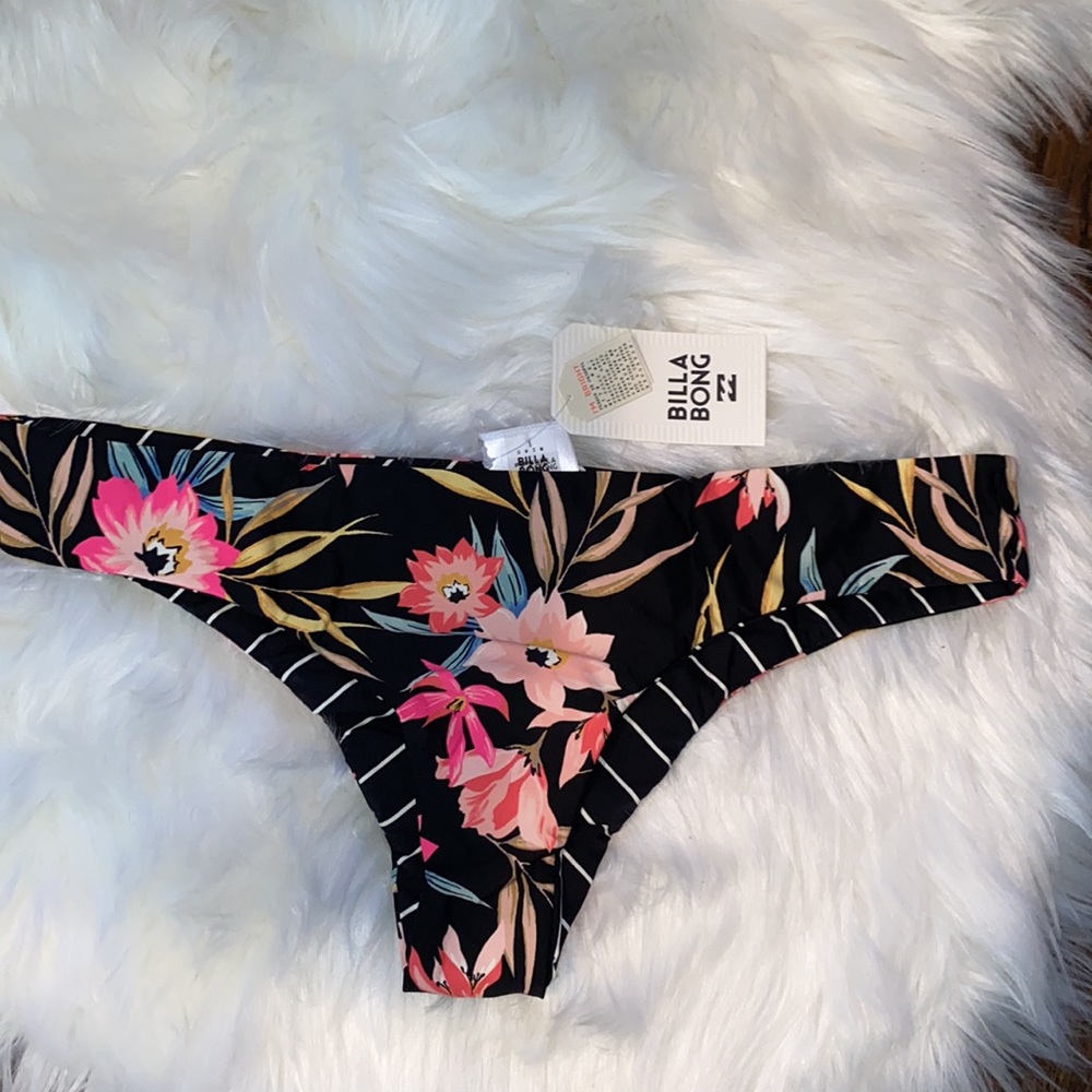 π₯Billabong tri reversible bikini.π₯ - Picture 4 of 7